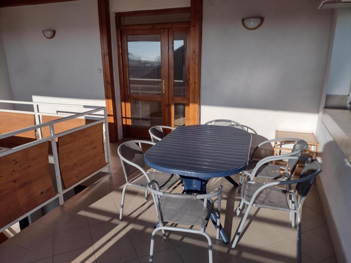 Hannah - Relax Dom Pod Orechom Apartman2 Travnica ภายนอก รูปภาพ